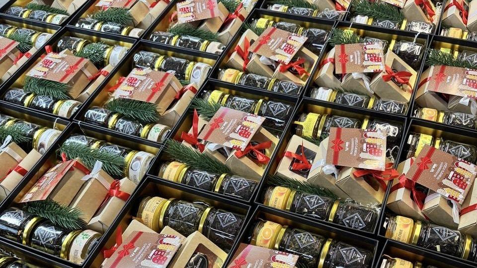Корпоративные новогодние подарочные наборы