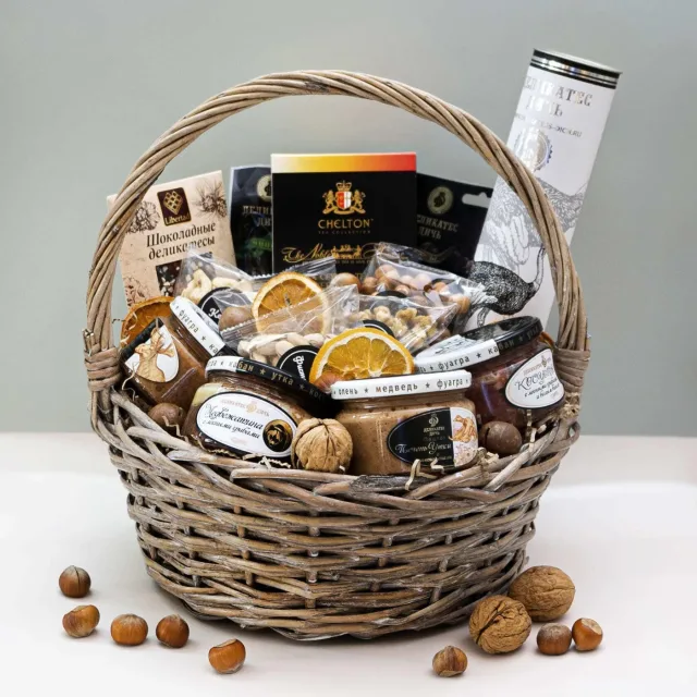 Корзина с продуктами «Деликатес»